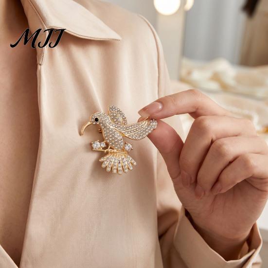Women Bird Jewelry Rhinestone Hummingbird Brooch, Flying Lapel Pin, Golden Plated Accessory for Clothing Scarf Hat Polished Alloy Brooch
