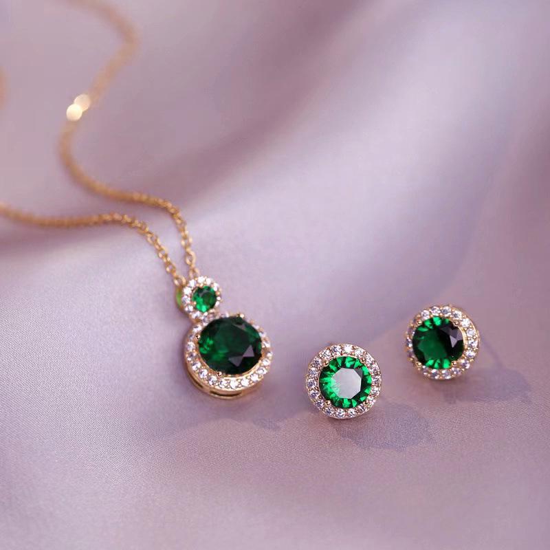 Women's European & American Luxury Jewelry Set: Necklace & Stud Earrings