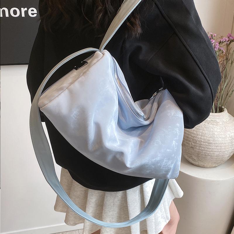 Solid Color Texture Simple Large Capacity Leisure Bag 2025 New Versatile Shoulder Messenger Bag Tote Bag