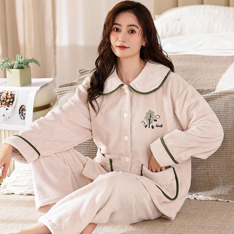 "Chunbaifen Women's Thick Coral Fleece Pajamas - Autumn/Winter Large Size Flannel Sleepwear for Middle-Aged and Elderly"