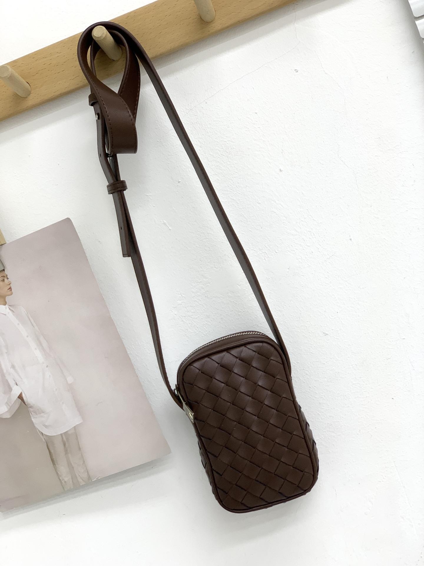 

Новый мини-рюкзак из коровьей кожи, наплечная сумка для мобильного телефона, мягкая кожа, универсальная сумка-мессенджер, изысканная маленькая квадратная сумка 17*11*5CM кофейный