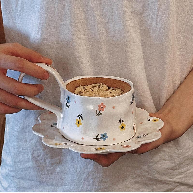 Ručně malovaný květinový keramický šálek, podglazurně barvený šálek na kávu