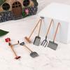 1 Set Puppenhaus Miniatur Vintage Simulation Bauernhofwerkzeuge Zusammengebauter Wagen Landwirtschaftliches Fahrzeugmodell Gartenbauwerkzeuge DIY Dekoration