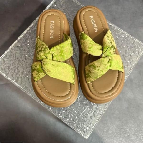 Fashion Med Slippers Casual Shoes Slipers Women Slides Platform Luxury Soft 2025 Summer Leisure Retro Fashion Slippers Women Summer Shoe