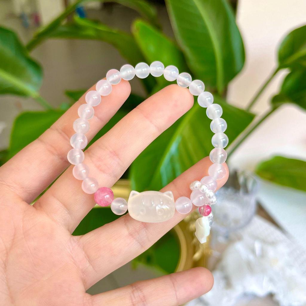 Chalcedony Kitten Bracelet: Fresh, Cute, Versatile Design for Women