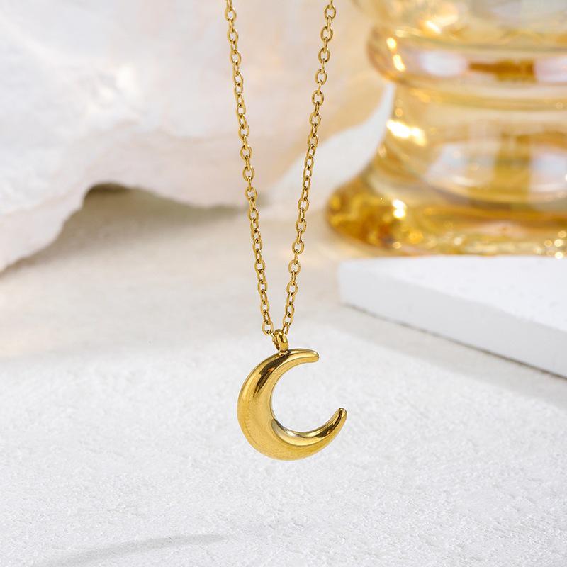 18K Gold Crescent Moon Necklace: Elegant 304 Stainless Steel, Non-fading Collarbone Chain for Women