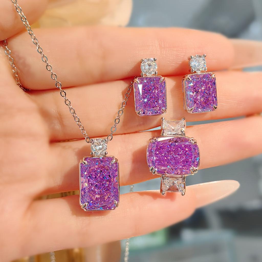 Temperament Seiko Quadratisches Ring-Set Premium Parfümflasche Hochkarätiger Diamant Eisblumenschliff Halskette Ohrringe Damen