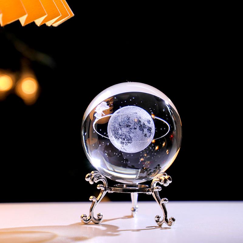 3D Astronaut Crystal Ball with Metal Triangle Stand - Creative Office Desktop Ornament & Gift