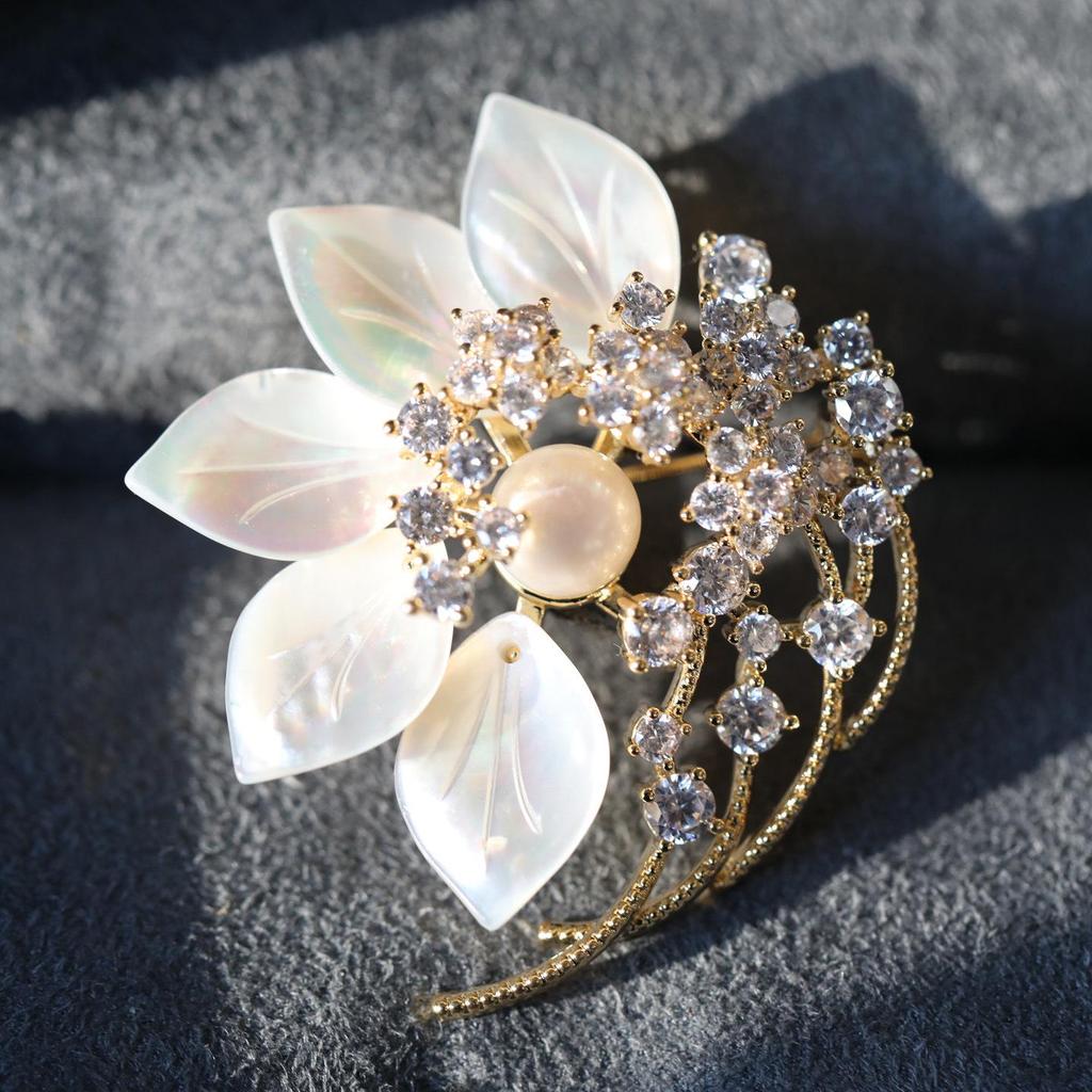Bo Xin Yun Luxury Pearl Seashell Floral Brooch