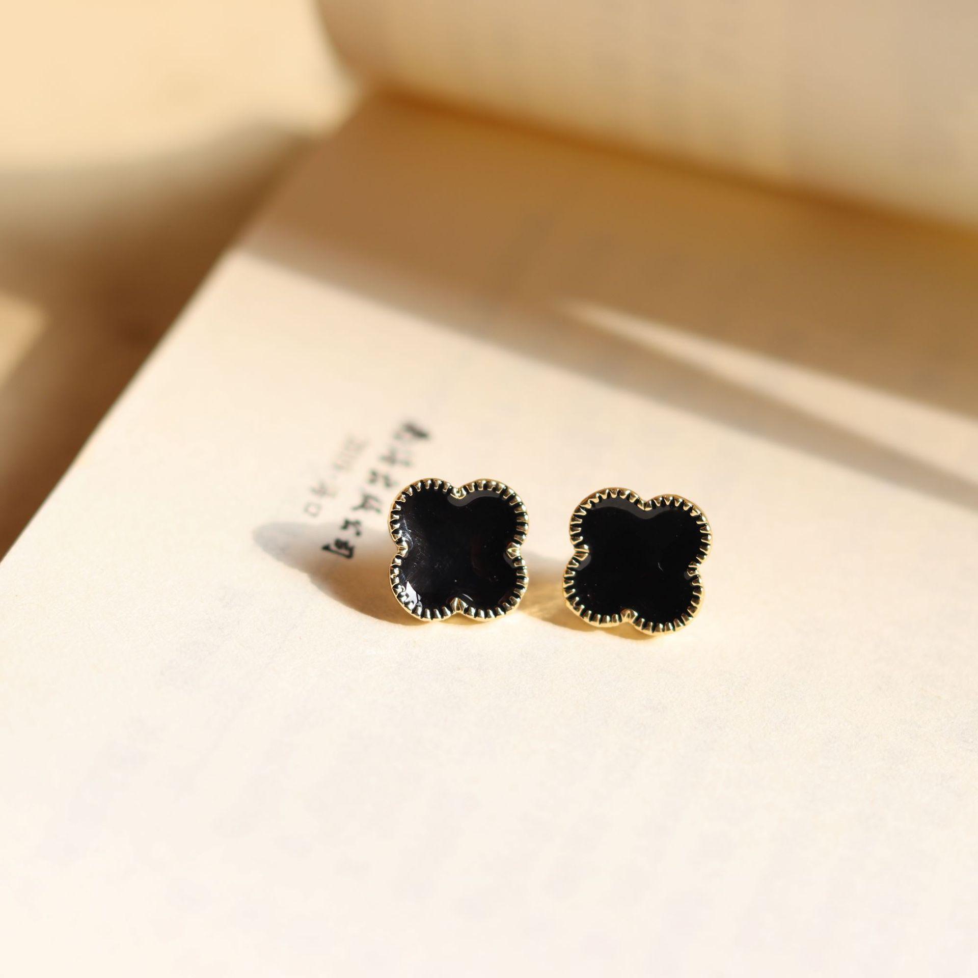 Капающее масло Четырехлистный клевер Простые Легкая роскошь Серьги Маленькие Ароматные серьги Офисный темперамент Уникальные Сто с Женские серьги