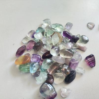 Pierre de Fluorite Naturelle Pierre d'Énergie de Guérison Cristal Pierre Décoration de Maison Pierre Fabrication de Bijoux DIY Bracelet Collier Accessoires