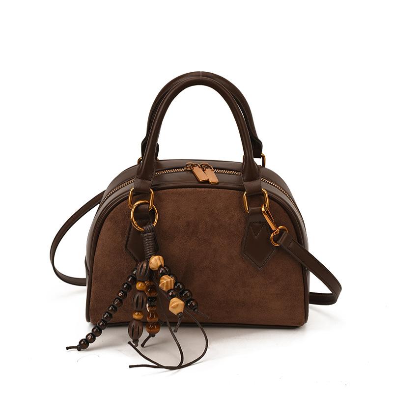 High value niche portable shoulder bag women's new fashion sense popular matte shell bag simple messenger bag