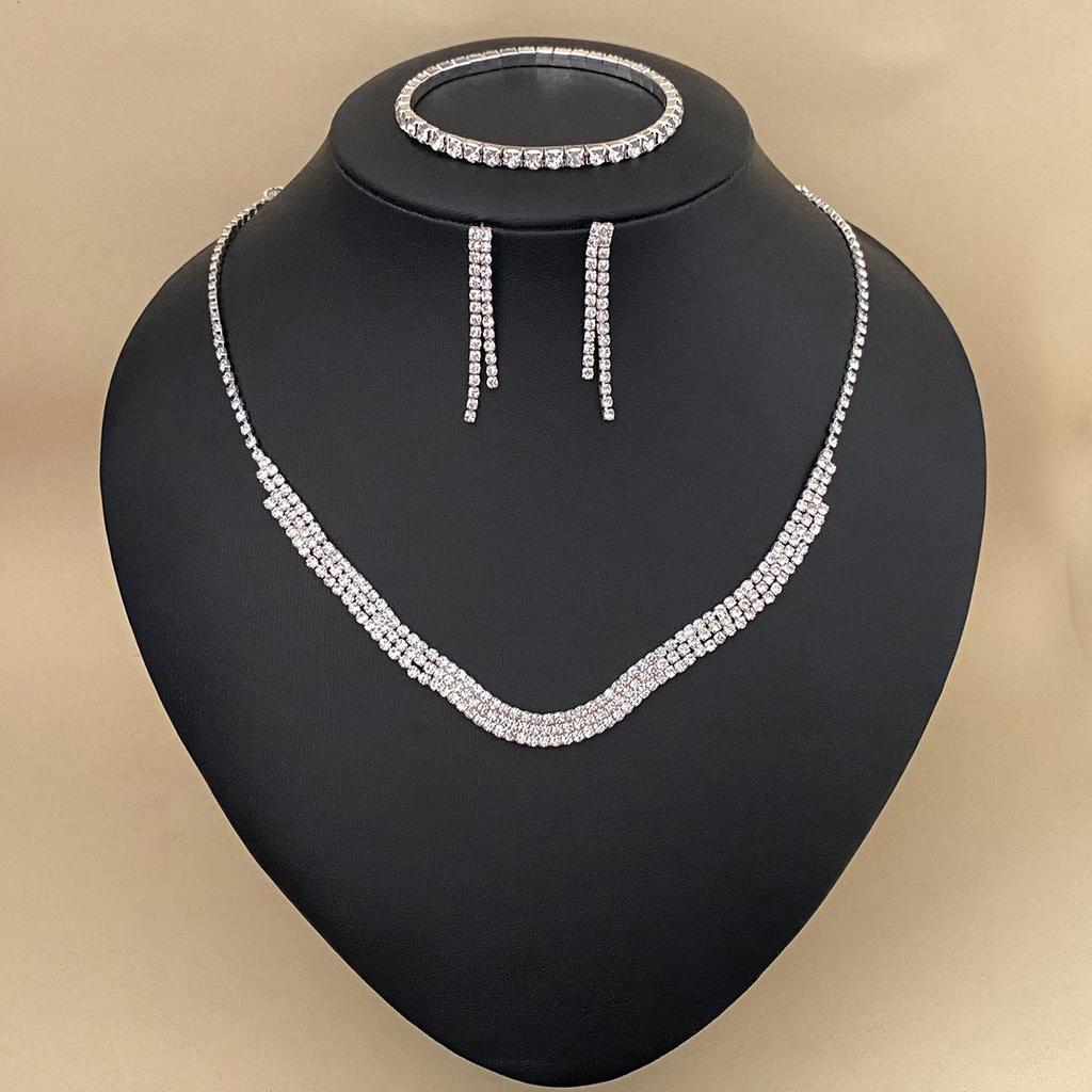 Elegant Rhinestone Tassel Jewelry Set: Necklace, Earrings, Bracelet – Perfect for Bridal or Banquet Wear