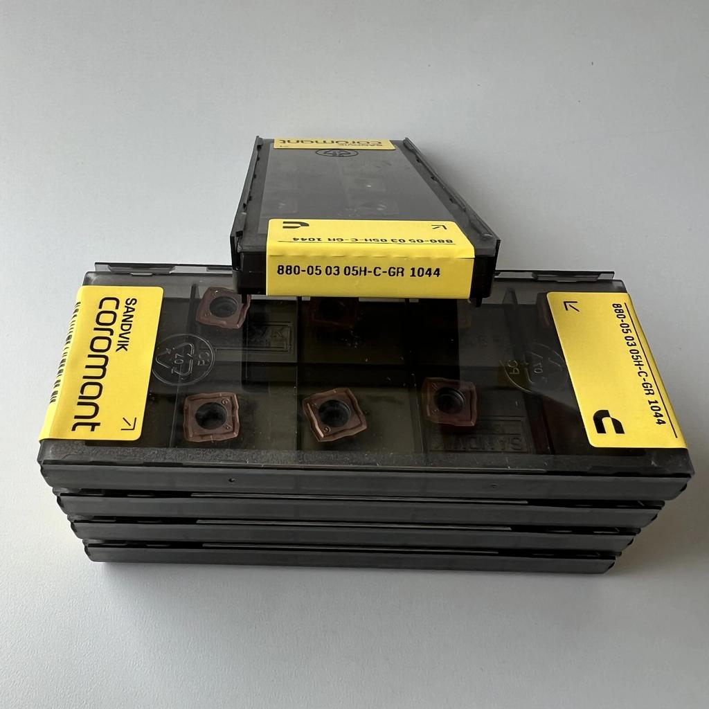 SANDVIK / 880-050305H-C-GR 1044 / Industrial indexable Carbide Inserts 10 Pcs
