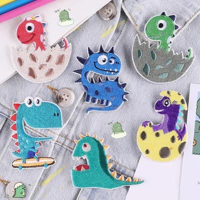Niedlicher kleiner Dinosaurier-Stickerei-Aufnäher, Cartoon-Aufnäher für Kleidung, selbstklebende Aufkleber, Tier-Aufnäher auf Kinderkleidung, Applikationen für T-Shirts, DIY
