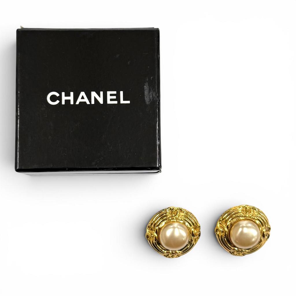Excellent CHANEL Earring Faux Pearl COCO Mark gold Women 93A Used