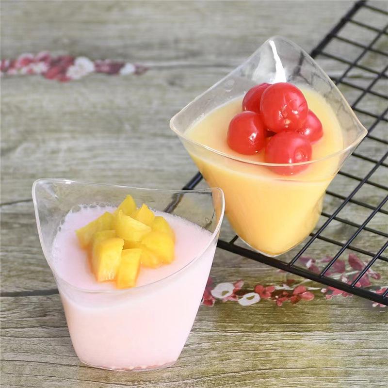 High-Stemmed Disposable Transparent Cup for Desserts, Pudding, Milkshakes, Mousse, Ice Cream, Red Wine, or Champagne.