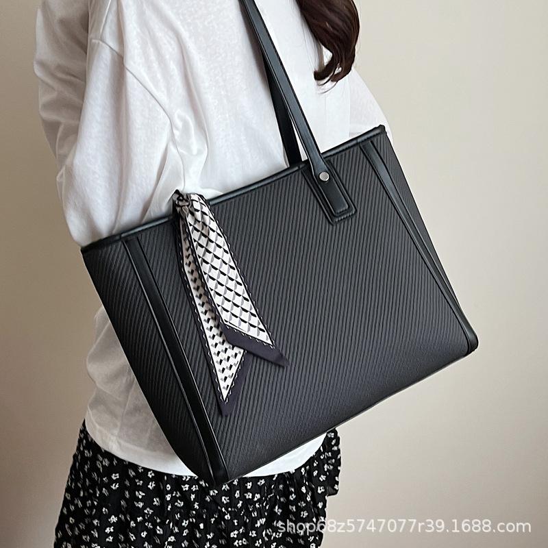 2025 New Commuting Simple and Versatile Handbag Shoulder Bag for Women Large Capacity Fashion Tote Bag Silk Scarf Bag
