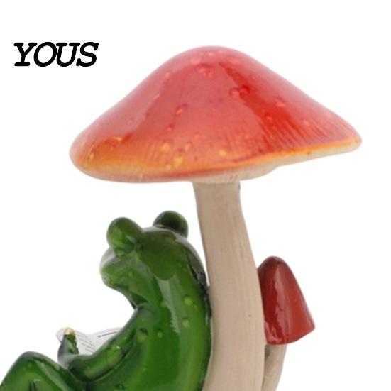 Funny Office Desk Accessories Drunk Frog on The Toilet Decor, Sculpture Tabletop Realistic Statue Cute Resin Desktop Ornament for Home Bathroom