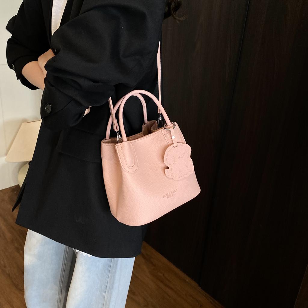 Ms. Bao's New Versatile Messenger Bag Fashionable Portable Bucket Bag