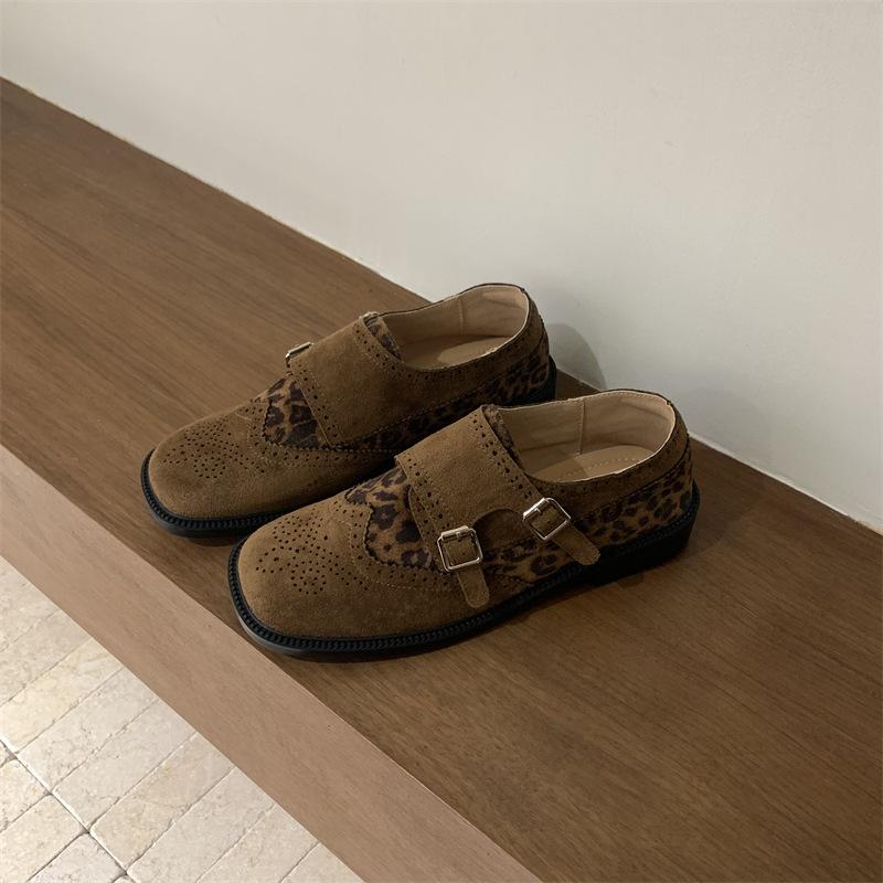 

Korean version of retro style Brock engraved belt buckle single shoes women s 2025 new British style flat-bottomed commuter small leather shoes 39