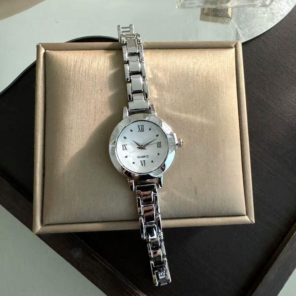 New Gold Women's Quartz Watch Small Dial Circle Bracelet Watch Roman Numerals Ladies Wristwatches Gifts