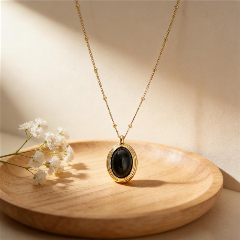 Arvaleff Black Agate Pendant Necklace - Light Luxury Retro Jewelry for Women
