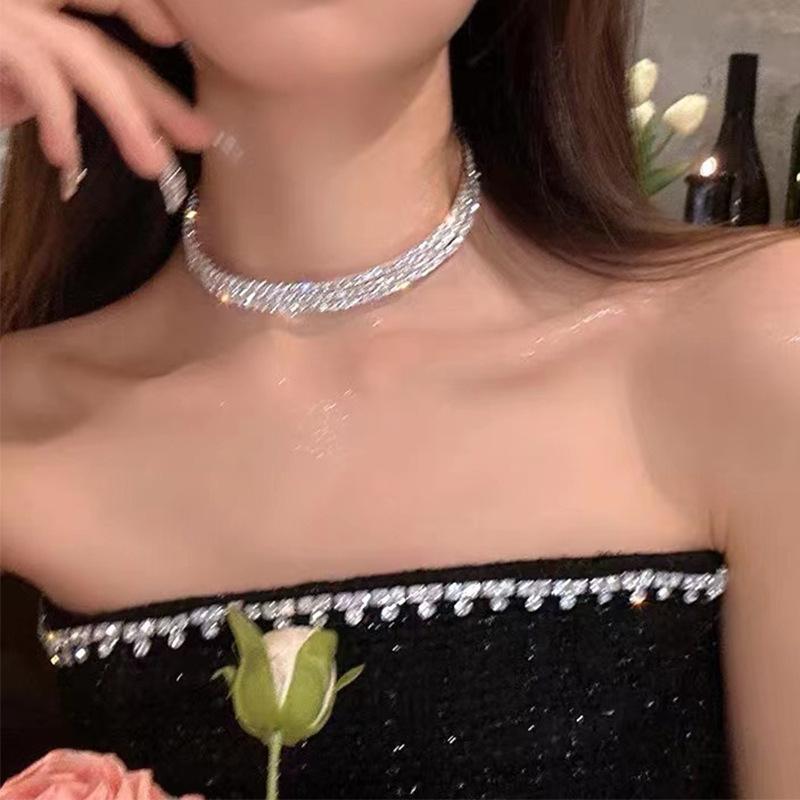 Collar de Diamantes Ovalados de Lágrima Europeos y Americanos, Moda de Alta Gama Estilo Frío, Diseño Nicho para Mujer.