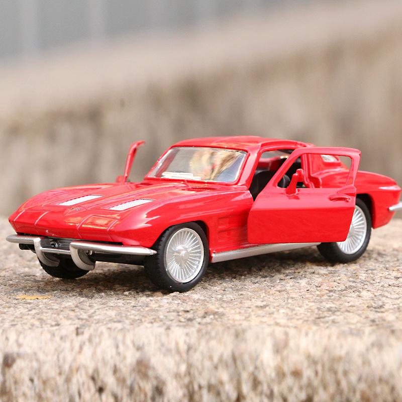 „Retro Classic“, 1963 m. „Chevrolet Corvette C2 Stingray“ 5 colių metalinio automobilio modeliavimo slėginė ir žaislinė transporto priemonė RMZ city 1:36 lydinio modelio dovanos vaikams