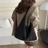New Autumn and Winter Large Capacity Simple Shoulder Bag for Women Fashionable and Versatile Underarm Bag Temperament Gentle Commuter Tote Bag