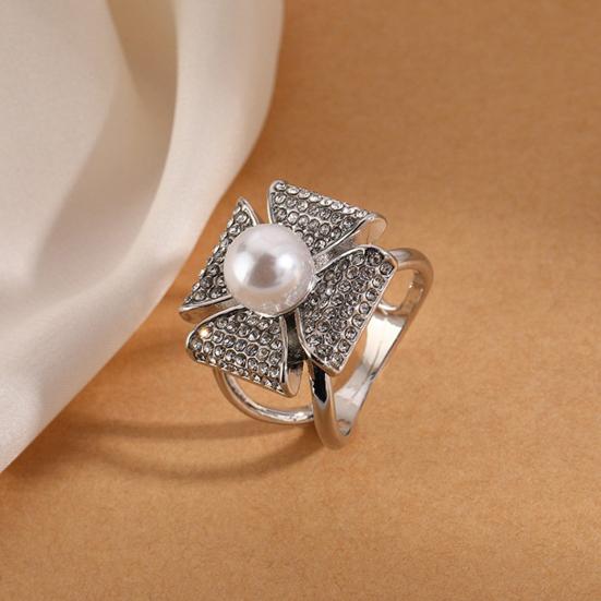 Scarf Clip Rhinestone Geometric Ring, Sparkling Elegant Faux Pearl Holder, Holder Decorative Women Wrap for Neckerchiefs Scarves Shawls Shirts Ring