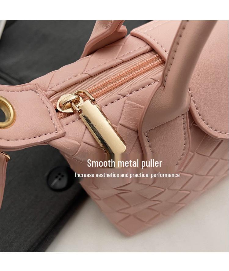 Women's Fashion Knitted Dumpling Handbag: Trendy, Large-Capacity Chic Crossbody for Commute