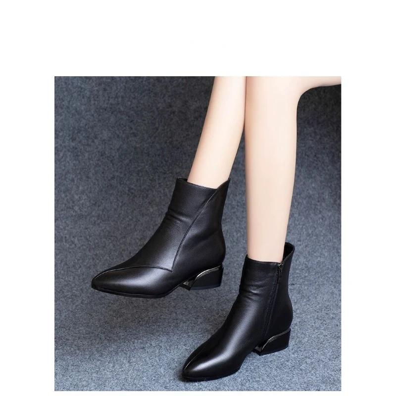 Kleine kurze Stiefel Weiches Leder Dicker Absatz Mittlerer Absatz 2024 Herbst und Winter Neue schwarze All-Match-Stiefel für Damen in Nude