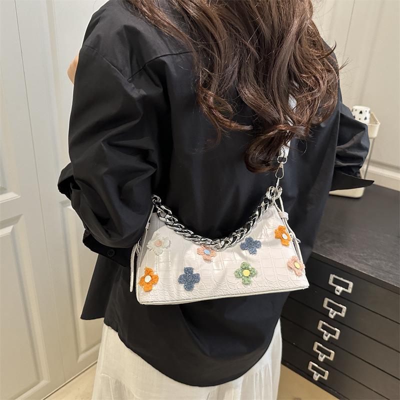 This Year's Popular Fashion Flower Baguette Bag, High-end Texture Niche Bag, Women's 2025 Popular New Messenger Bag