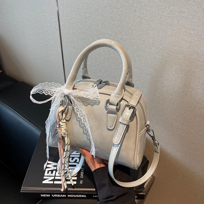 High-end niche bag women's new spring and summer fashion versatile messenger bag casual portable pillow bag
