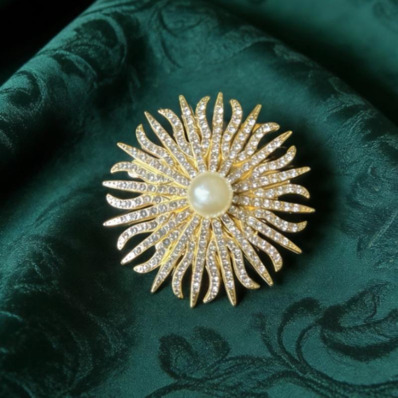 Fashion Metal Sun Flower Pearl Brooches For Women Clothing Coat Jewelry Accessries Gifts