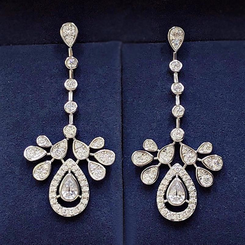 

Luo Xi Temple Jewelry Набор из ожерелья и серег с короной и кисточками из серебра S925 для женщин - Модный тренд 2023 года. S925 Silver