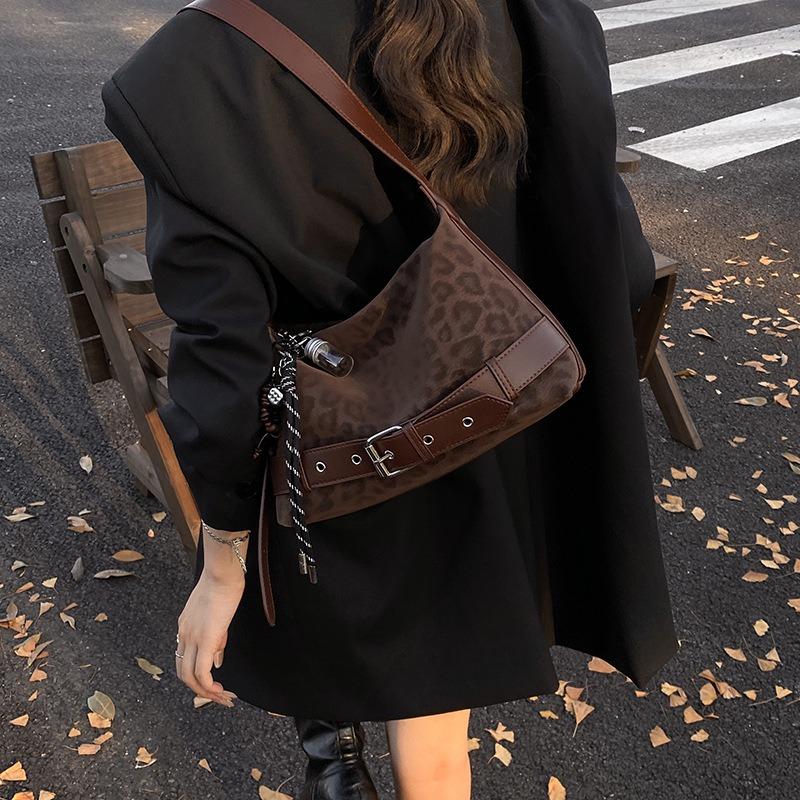 Autumn and winter retro leopard print bag women's new armpit bag trendy versatile commuter versatile texture shoulder bag