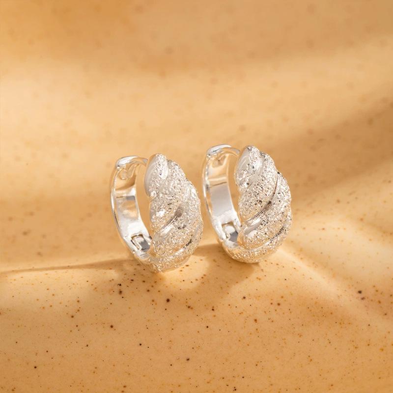 Silver Needle Geometric Heart Hoop Earrings - Retro & High-End Style for a Bold Look