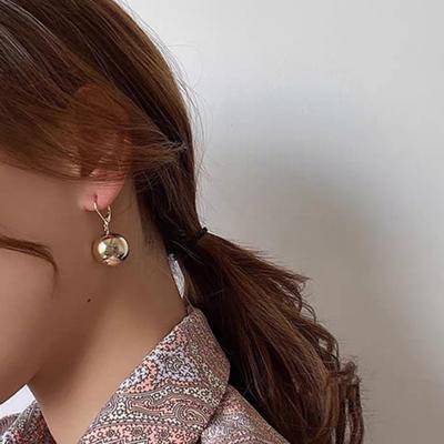 1 Paire Boucles d'Oreilles Pendantes Élégantes Vintage Rondes Lisses Éclat Brillant Décoratives Cadeau Femmes Boucles d'Oreilles Créoles à Pendentif en Forme de Boule Bijoux pour Port Quotidien