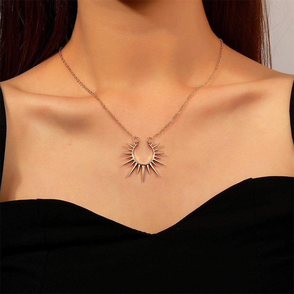 2026 Amazon sunflower necklace ins cold wind U-shaped horseshoe collarbone chain personalized exaggerated metal neck chain
