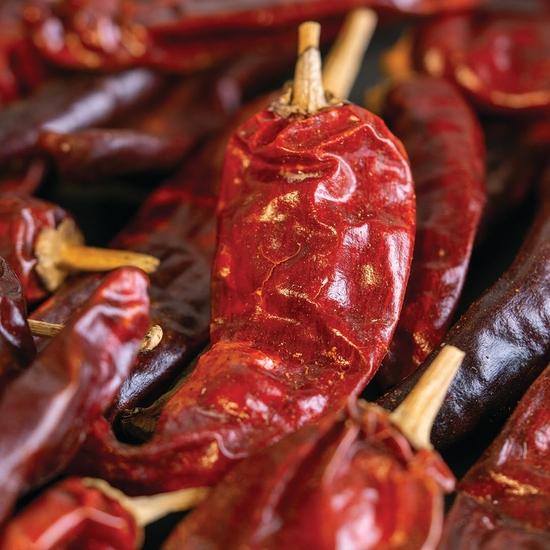 Tulua Kašmírské chilli celé (Červené chilli) - 50 g Každé Balení po 3 | Přírodní Laal Mirch | Na slunci sušené a pečlivě balené Celé červené kašmírské chilli