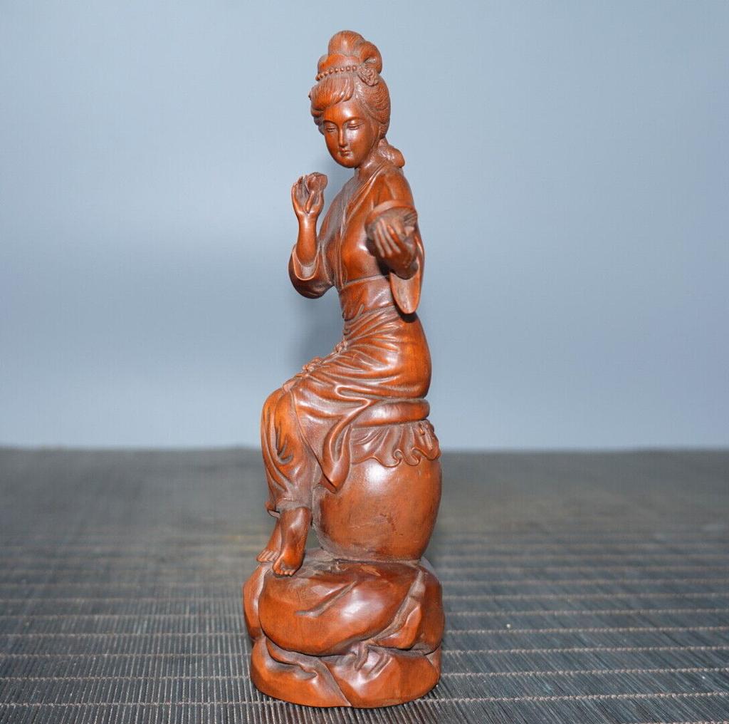 Chinesische, aus Buchsbaumholz geschnitzte, schöne Frauenstatue – Holzskulptur zur Dekoration des Hauses