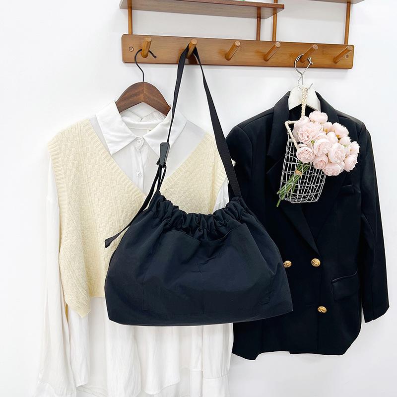 Spring and Summer New Women's Shoulder Bag Casual Niche Design 2025 Spring Messenger Bag Trendy Personalized Bucket Bag