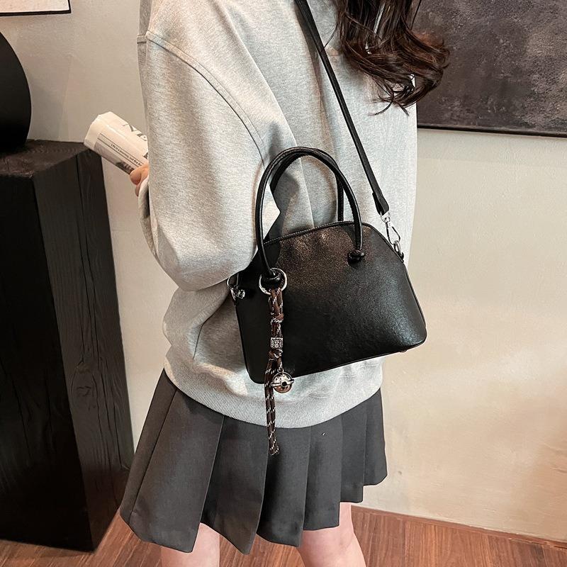Niche light luxury portable shell bag women's new high-end retro fashion shoulder messenger bag