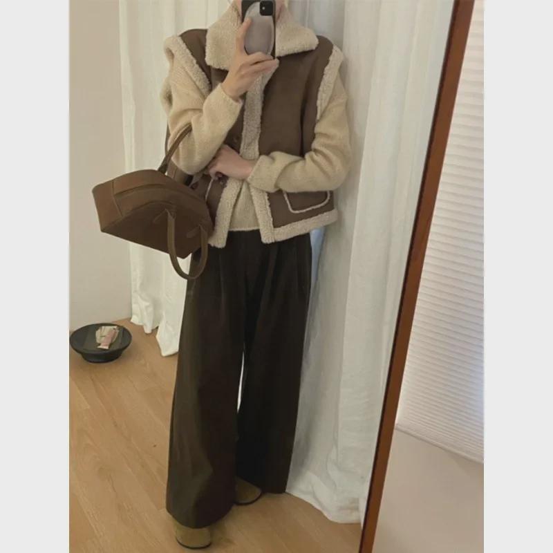 Women's Lambswool Fur Vest - Sleeveless Waistcoat for Autumn/Winter 2024