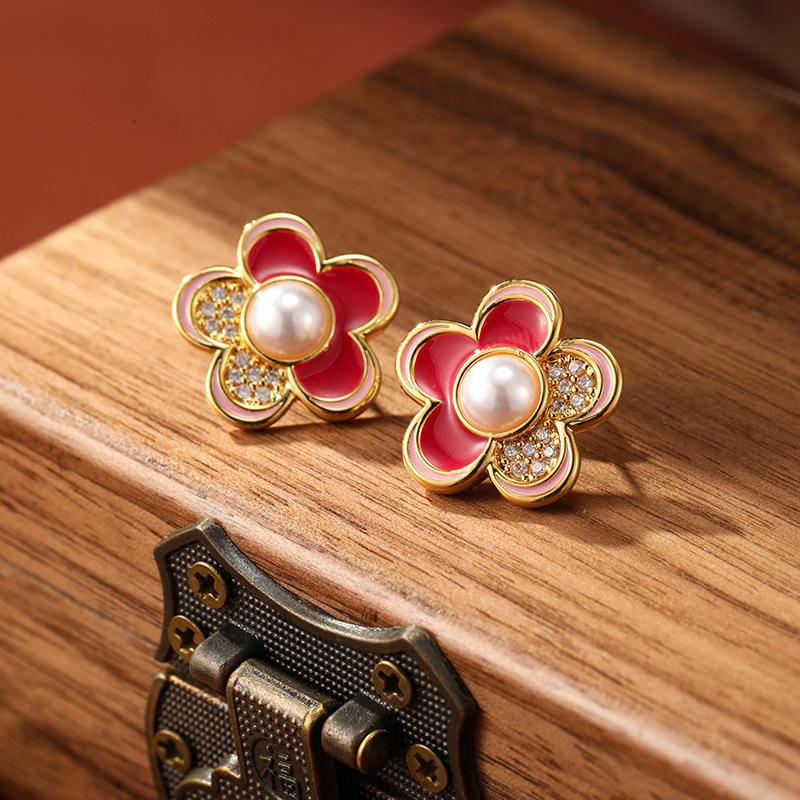 Women's Light Luxury Design Elegant Imitation Pearl Flower Earrings Fashionable And Versatile Niche Design Earrings