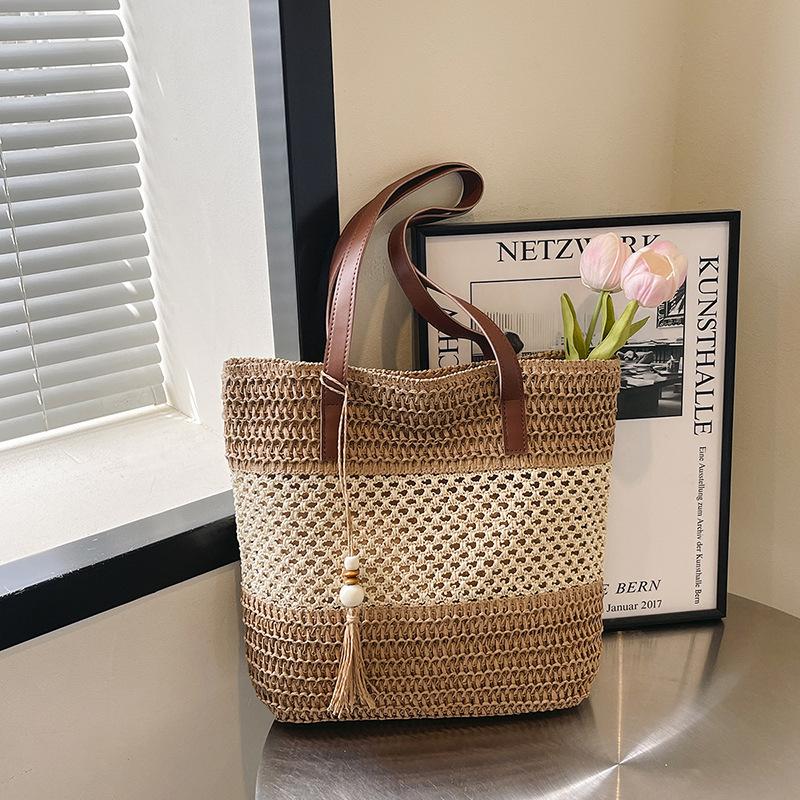 Sac Cabas en Paille pour Femme Grande Capacité Sac à Main en Rotin Tressé Sac de Plage d'Été Sac Bandoulière Couleur Contrastante Décor Pompon
