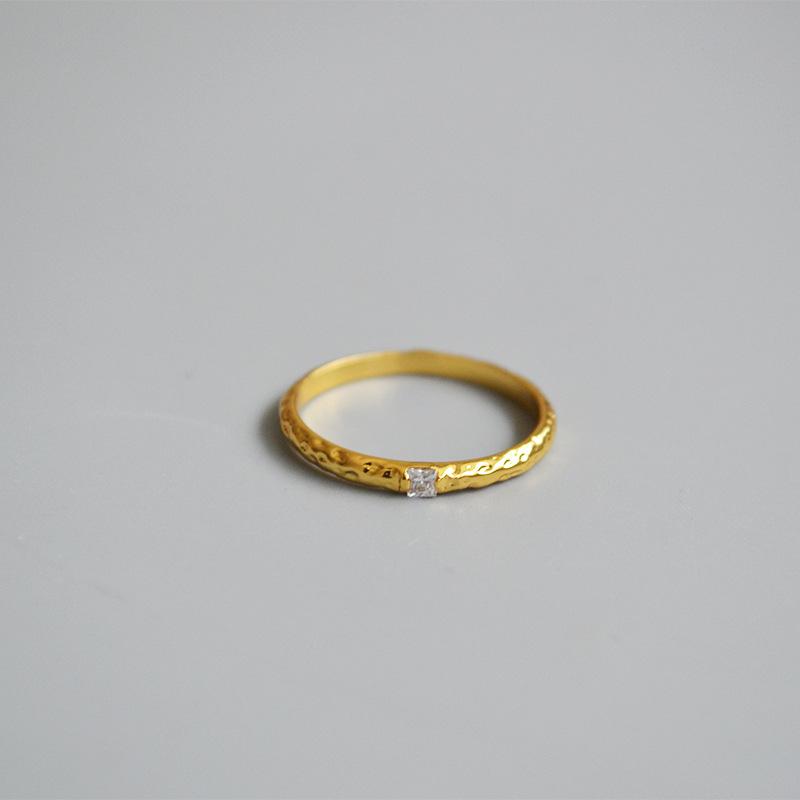 

Retro Hand-made Beating Concave-convex Texture Square Zircon Flash Diamond Simple Mix and Match Thin Ring Ring Woman no. 8 золотий