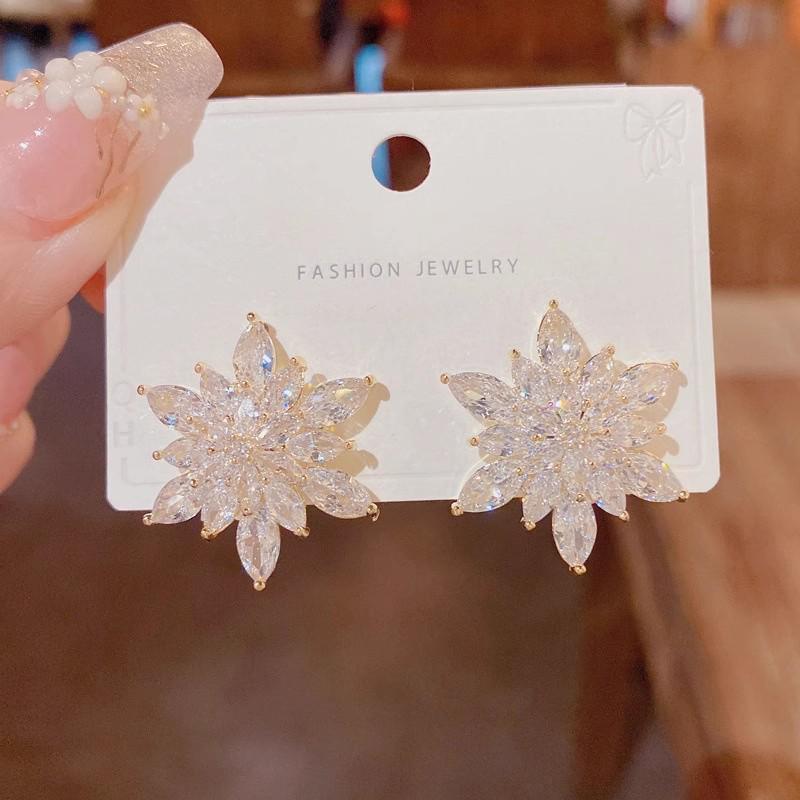 Super Sparkly Zircon High-End Versatile Earrings: Luxury, Influencer-Approved, Piercing-Friendly Studs
